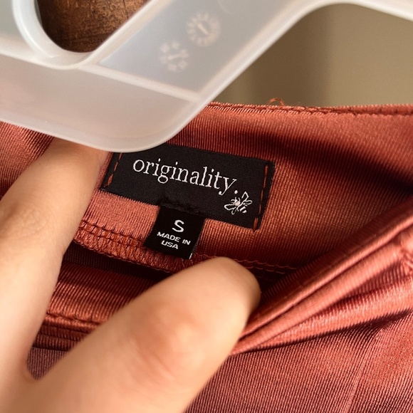 Shiny silk mini skirt - Picture 4 of 5